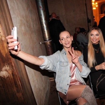 Foto: Topmodele Ginta Lapiņa žilbina Rīgā