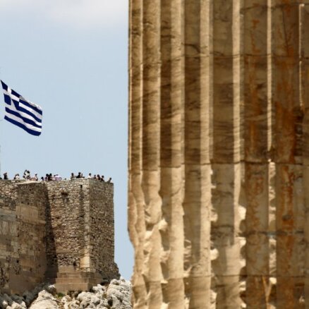 Grieķijai piedāvā glābšanas programmas termiņa piecu mēnešu pagarinājumu