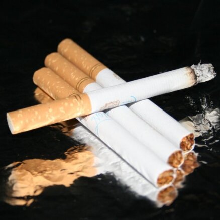 Mežā aiztur vīrieti, kurš atnācis pēc kontrabandas cigarešu kravas