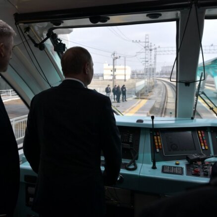Putins atklāj dzelzceļa tiltu starp Krieviju un Krimu