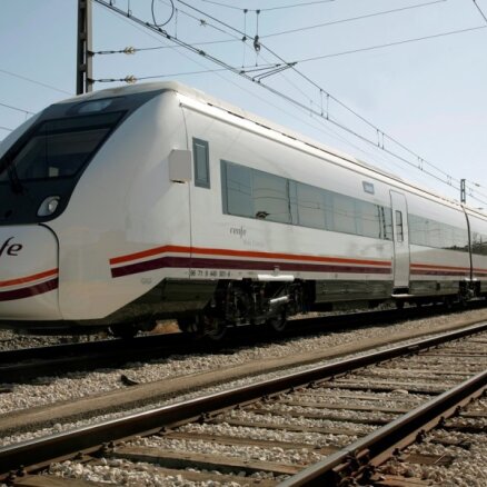 Ронис: опасения Минфина по договору о поездах преувеличены