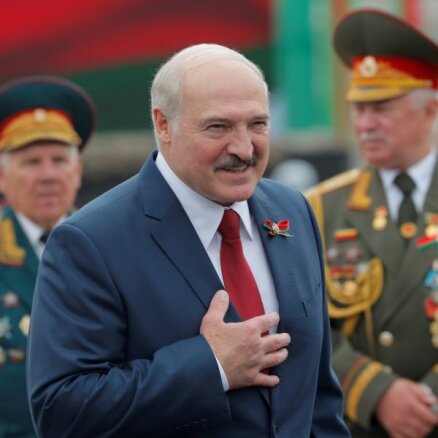 Putins solījis sniegt vispusīgu palīdzību Baltkrievijas drošībai, pauž Lukašenko
