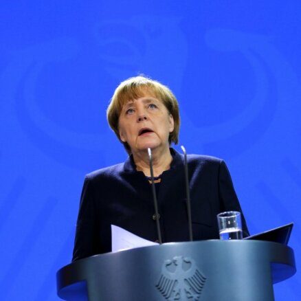 Uzbrukums tirdziņam varētu būt patvēruma meklētāja pastrādāts terorakts, paziņo Merkele