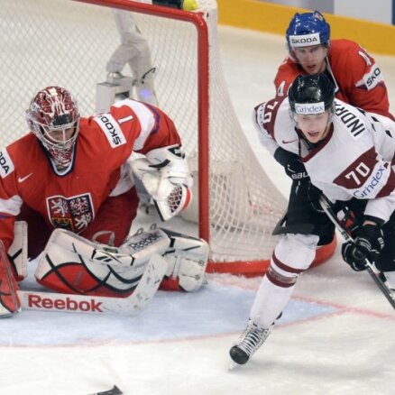 Latvijas hokejisti ielaiž tikai vienus vārtus, bet zaudē Čehijai
