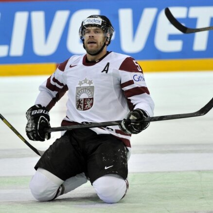 Latvijas hokejisti pārtrauc 'sauso' sēriju, taču turpina zaudēt