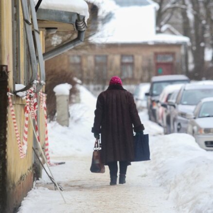Rīgā 'Clean R' piemēro 900 eiro sodu dienā par sliktu ietvju tīrīšanu