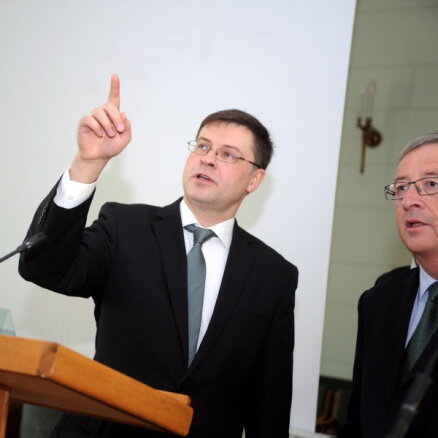 Домбровскис хочет стать еврокомиссаром по экономике или финансам
