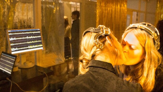 RIXC Mākslas un zinātnes festivālu atklās ar skūpsta digitalizēšanu