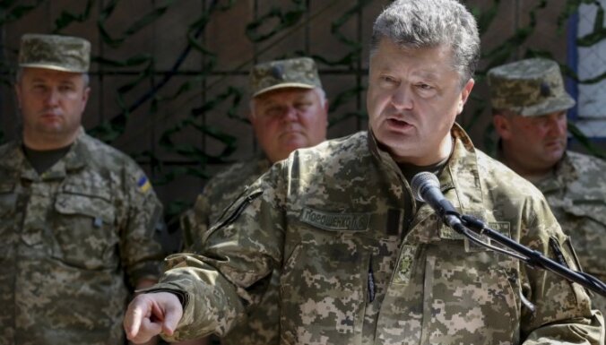 Порошенко объявил о завершении АТО в Донбассе, заменив его на OOC