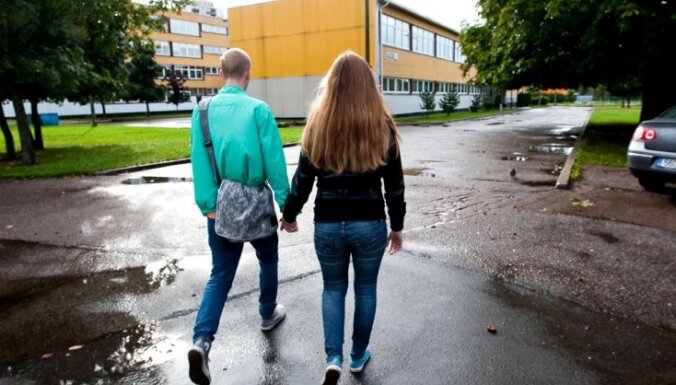 В столице можно было бы объединять средние школы нацменьшинств с латышскими, считает глава комитета Рижской думы