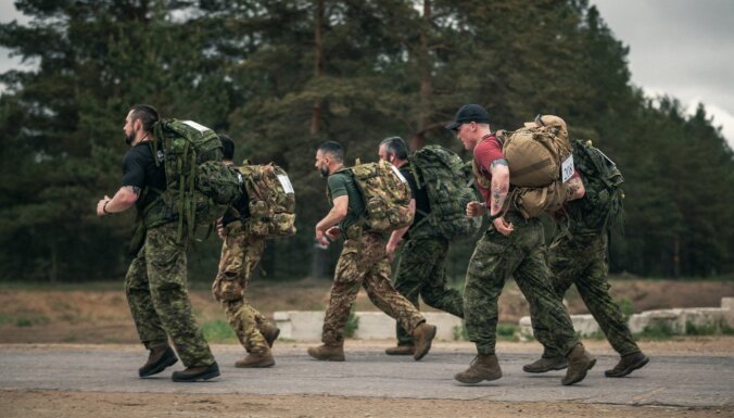 ФОТО. Бойцы НВС и союзники совершат 40-километровый марш-бросок в Адажи