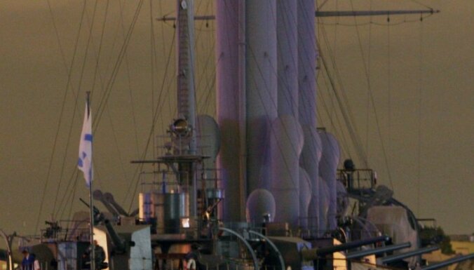 На крейсере "Аврора" вывесили пиратский флаг — против нищеты и Боярского