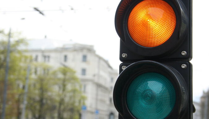 В Риге за 1,2 млн евро построят новые светофоры