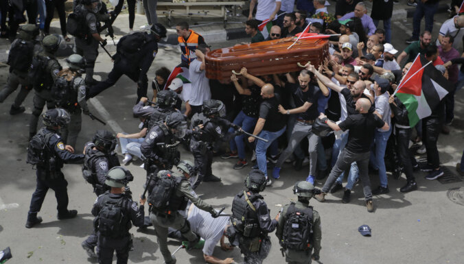 В Израиле полиция избила участников похорон палестинской журналистки