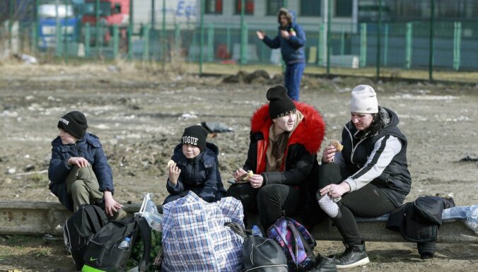 Украинские беженцы получат в ЕС вид на жительство, право на работу и доступ к образованию