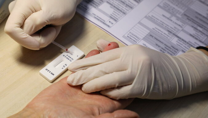 Эксперт: в Латвии продолжает расти число ВИЧ-инфицированных