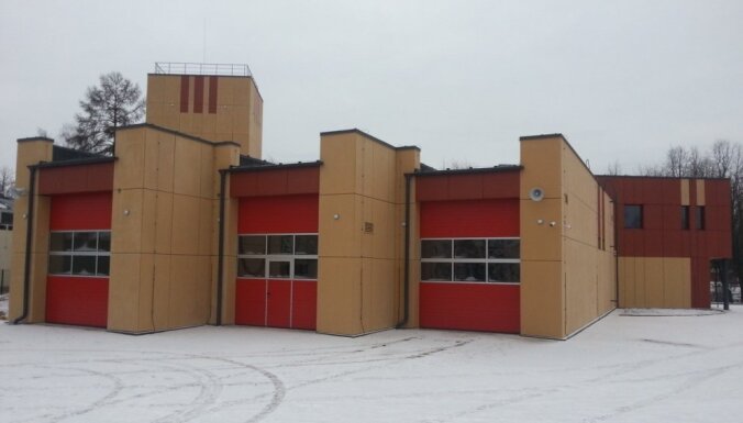 Foto: Pabeigts jaunais ugunsdzēsēju postenis Apē