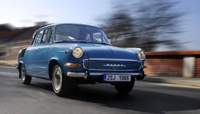 'Škoda' ar aizmugurē novietoto motoru svin 50 gadu jubileju