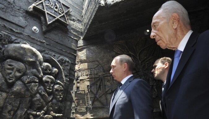 Путин побывал на Голгофе и у Стены Плача