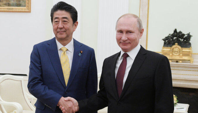 "Абэ решил взять быка за рога". Чем закончилась встреча Путина с премьером Японии