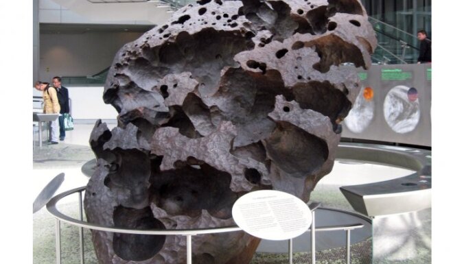 Čeļabinskiešiem, iespējams, paveicies – vēsturē fiksēti daudz lielāki meteorīti