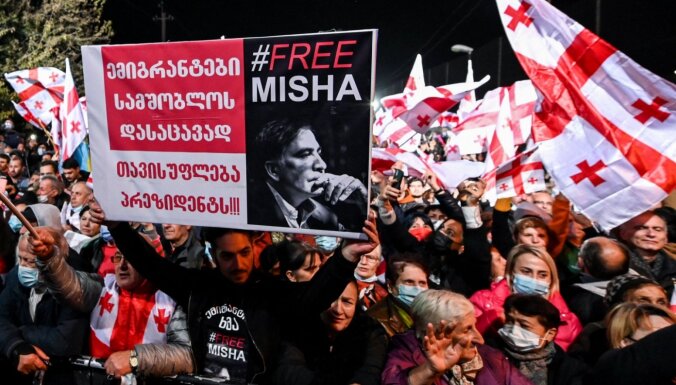 Продолжающий голодовку Саакашвили отказался от лекарств