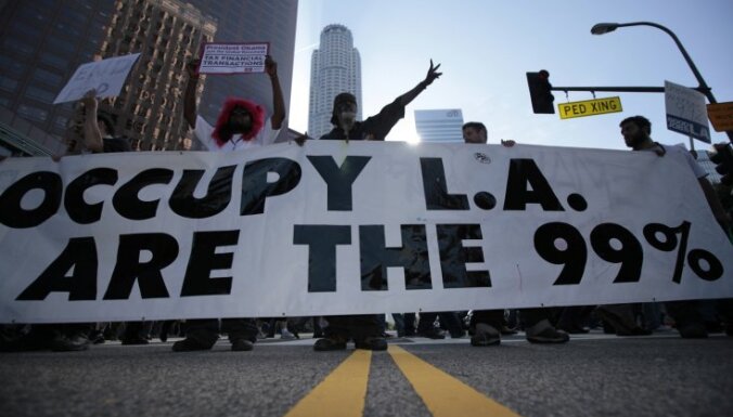 Losandželosā protestē 'Volstrītas okupētāji' un 'zaļie'