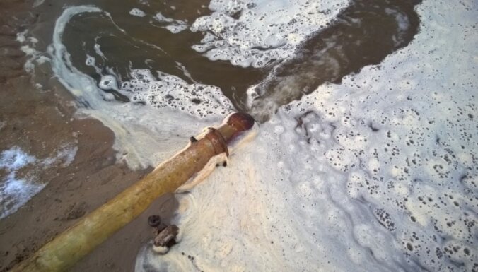 de facto: В Даугаву сбрасываются миллионы кубометров неочищенных сточных вод