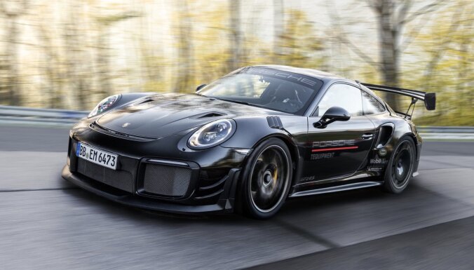 700 ZS jaudīgs 'Porsche' uzstādījis jaunu rekordu Nirburgringā