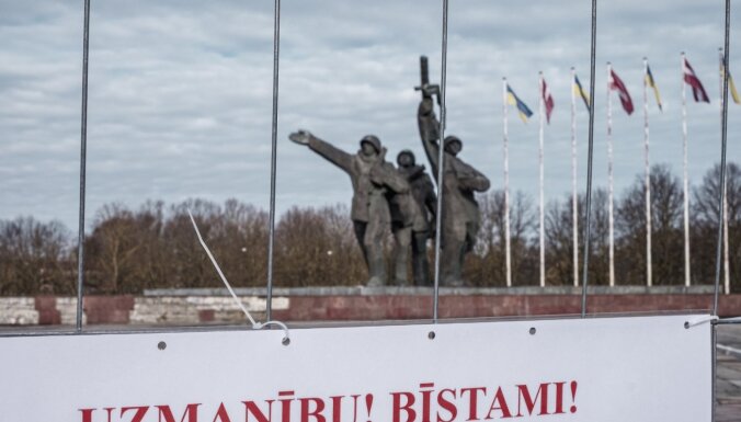 Rīgas domes deputāte aicina lemt par Uzvaras laukumā esošā pieminekļa demontāžu