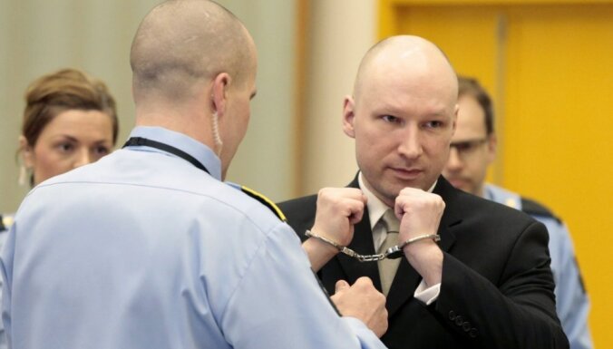 Норвежские прокуроры: террорист Брейвик "опасен как никогда прежде"