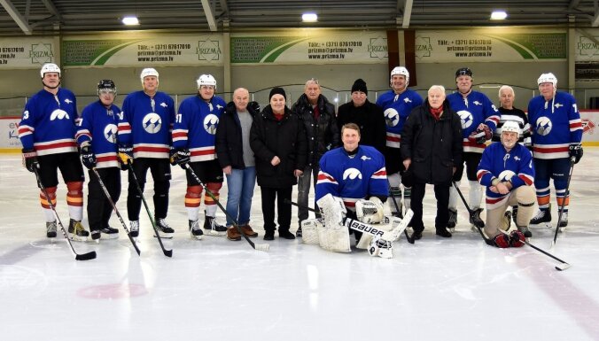 Atcerēties par aizmirstajiem – 'Olainfarm' atbalsta hokeja veterānu biedrību