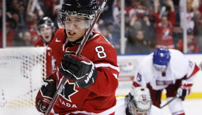 Kanādas U-20 hokeja izlases vadošais uzbrucējs lauzis potīti
