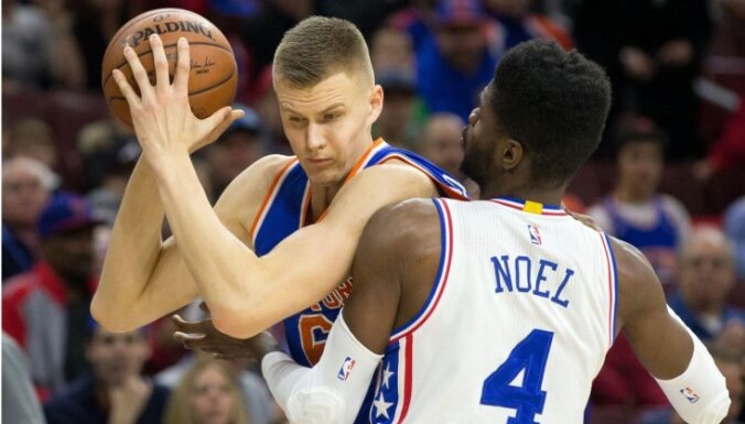 Porziņģis un 'Knicks' sagādā NBA pastarītei '76ers' kārtējo zaudējumu