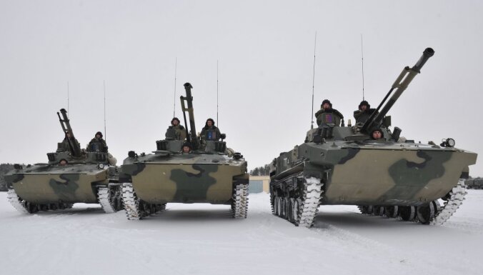 Uz Brjanskas apgabalu pie Ukrainas robežas pārvesti desantnieki un desanta kaujas mašīnas