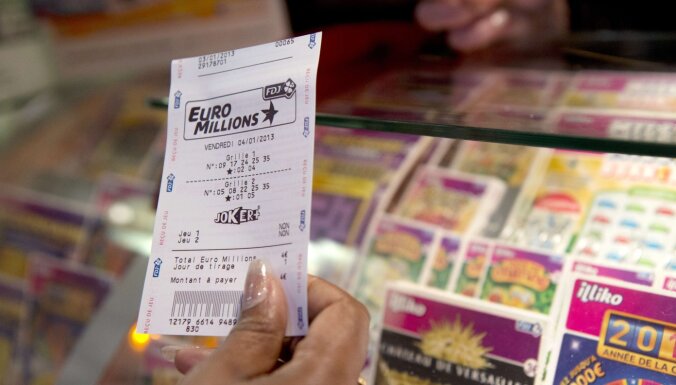 Спасший жизнь полицейскому британец выиграл миллион фунтов в лотерее