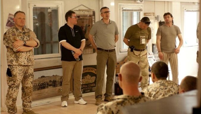Fotoreportāža: Saeimas deputāti viesojas pie Latvijas karavīriem Afganistānā