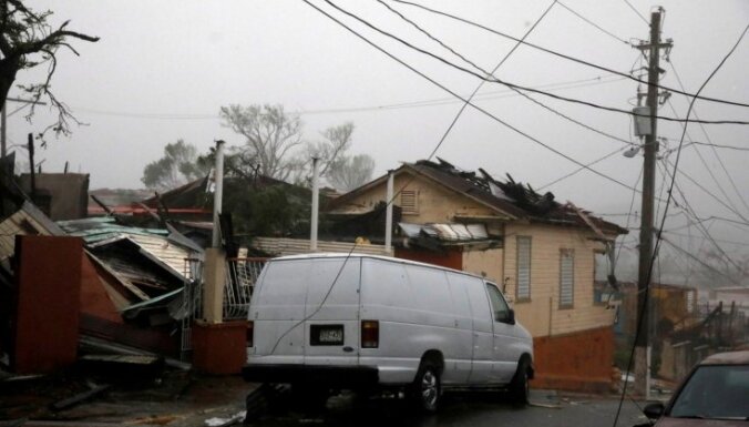 Foto: Spēcīgā viesuļvētra 'Marija' Puertoriko iedzīvotājus atstāj bez elektrības