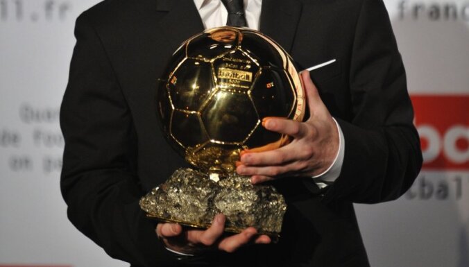 Uz gada labākā futbolista balvu atkal pretendē Mesi, Ronaldu, Ibrahimovičs un Neimars