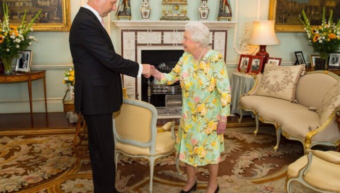Vējonis ielūdzis karalieni Elizabeti II 2018. gadā apmeklēt Latviju