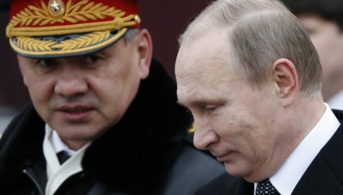 Шойгу доложил, что Мариуполь "взят под контроль", Путин сказал, что штурмовать "Азовсталь" не надо