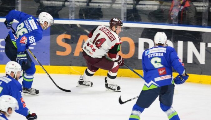 Divi Zīles vārti palīdz Latvijas hokeja izlasei uzvarēt Slovēniju
