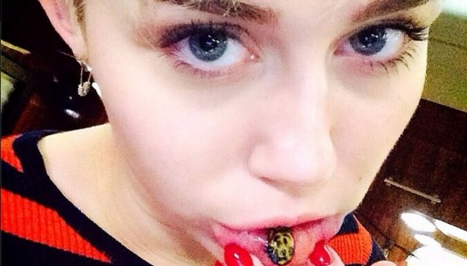 Miley Cyrus, Mailija Sairusa