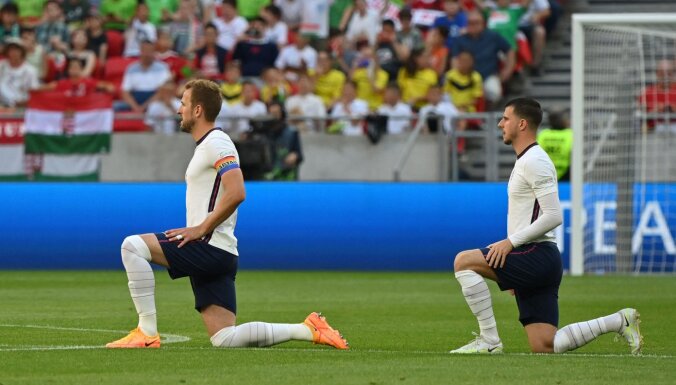 Английские футболисты преклонят колено перед матчем со сборной Ирана