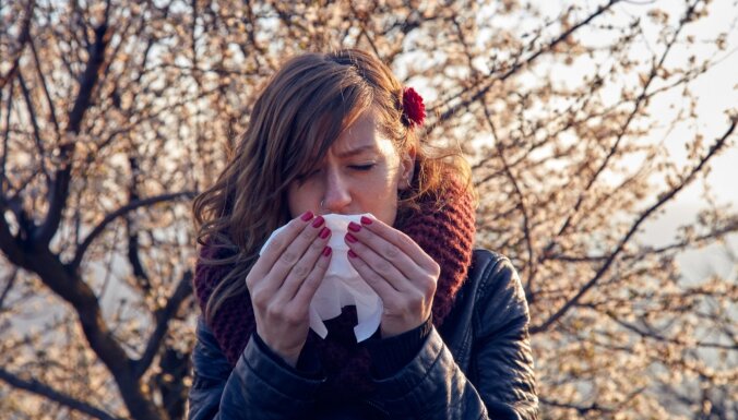 Klimata pārmaiņas sola nepatikšanas arī tiem, kas cieš no ziedputekšņu alerģijām