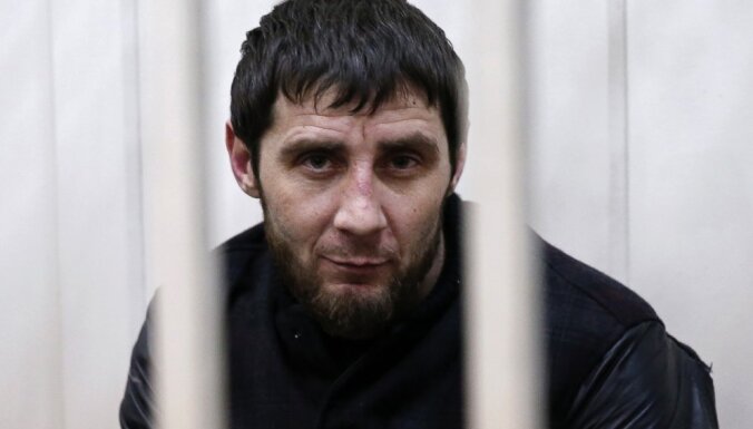 Ņemcova slepkavībā aizdomās turētais Dadajevs noliedz savu vainu; varētu būt spīdzināts
