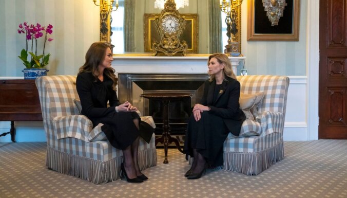 Velsas princese Katrīna aprunājusies ar Ukrainas pirmo lēdiju Zelensku