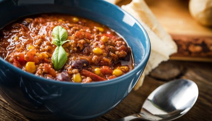 Sildoši sātīgais meksikāņu sautējums 'Chili con carne'