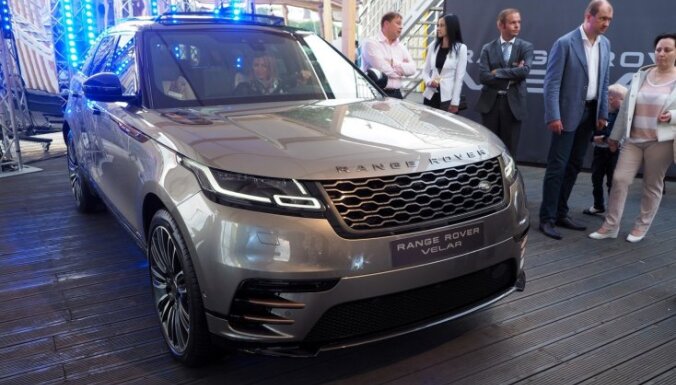 Foto: Latvijā prezentēts jaunais 'Range Rover Velar' apvidnieks