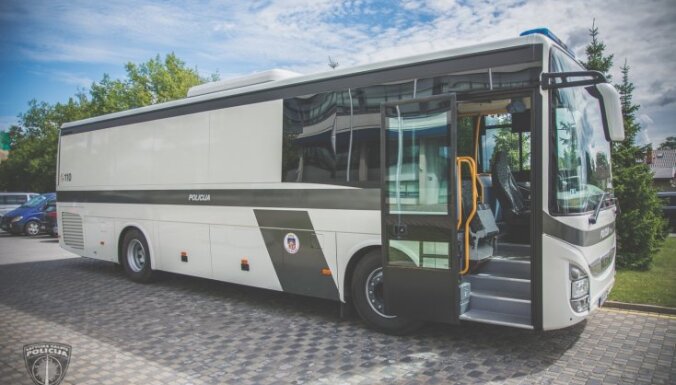 Foto: 290 000 eiro vērtais policijas autobuss varēs pārvadāt pat 30 burlakus
